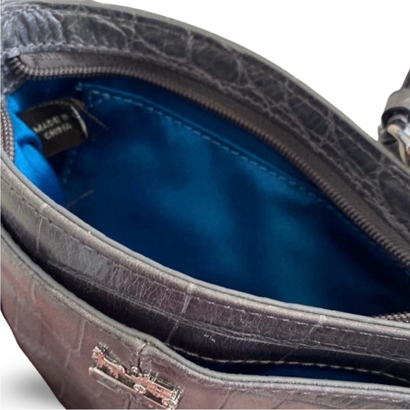 Y2K VTG Coach Ltd Ed. Madison Embossed Crocodile
Leather Medium Wristlet | 46630 - Picture 4 of 14